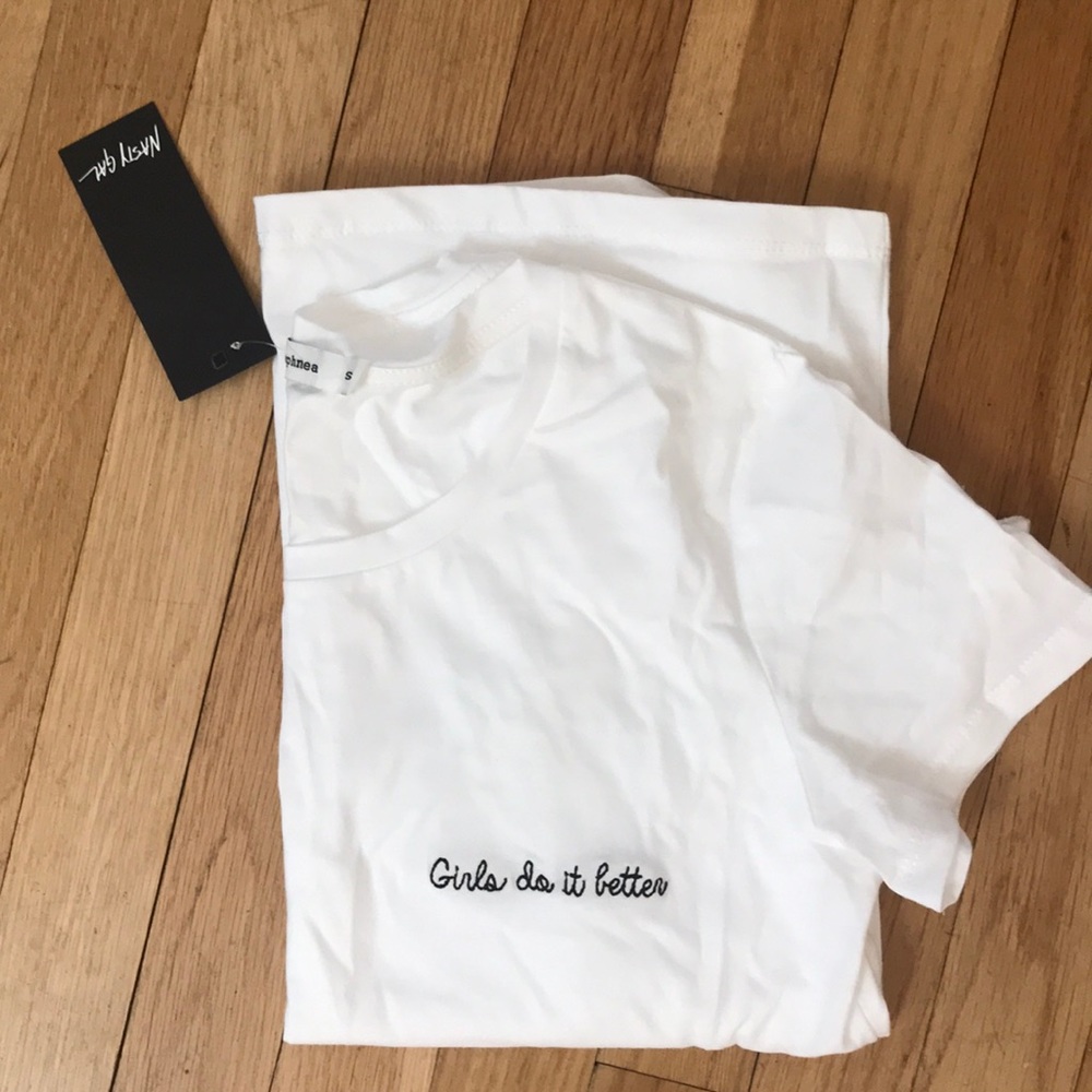 Nasty Gal - Daphne - “Girls do it better” shirt
